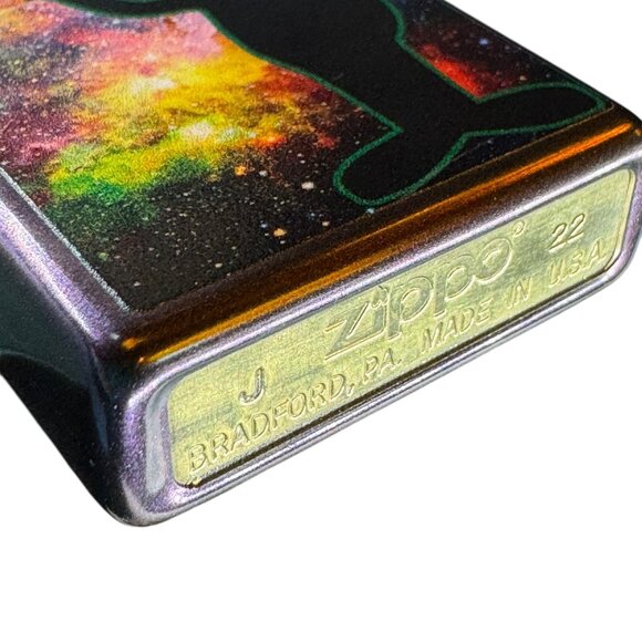 Introducing the Zippo Alien Design Galaxy Print Lighter (Model 49441), a distinc - Picture 3 of 11